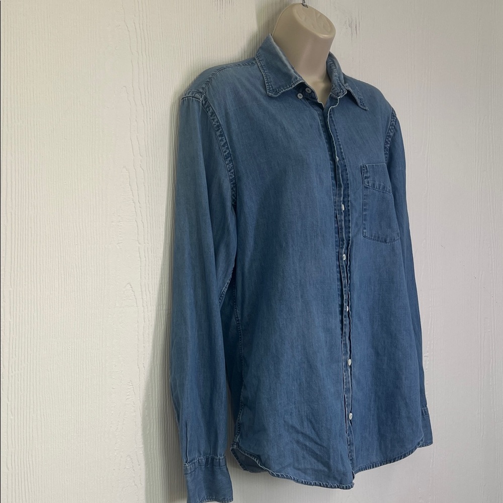 Everlane - Light Wash Button Down Soft Pocket Long Sleeve Jean Shirt Size Small - Picture 3 of 11